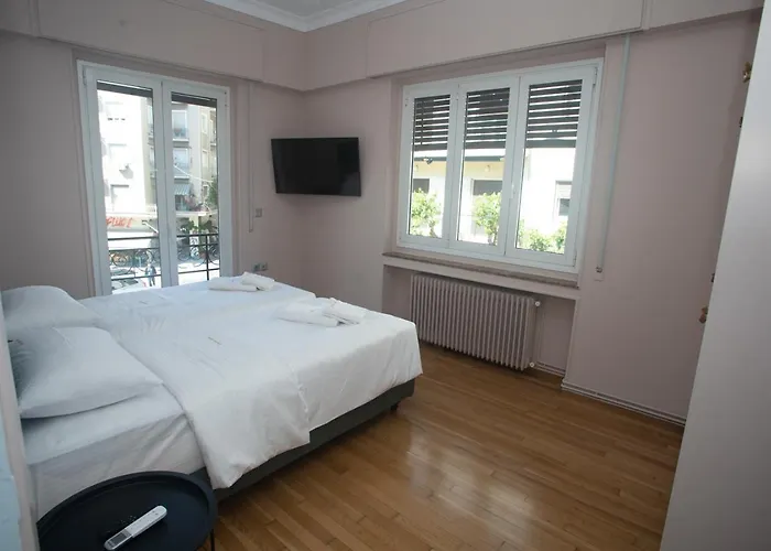 Elegant Apartment Downtown Athens II